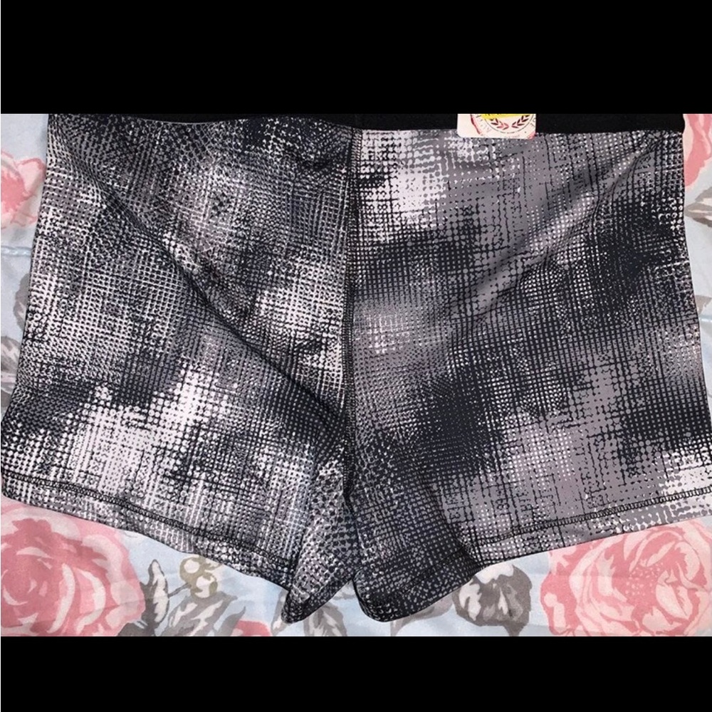 SO Dotty Black and White workout shorts- size Large - **NEVER WORN** - Picture 6 of 7